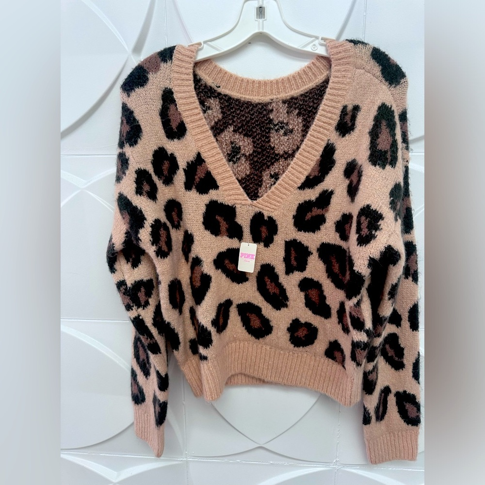 Pink sweater animal print , brand new size Xs